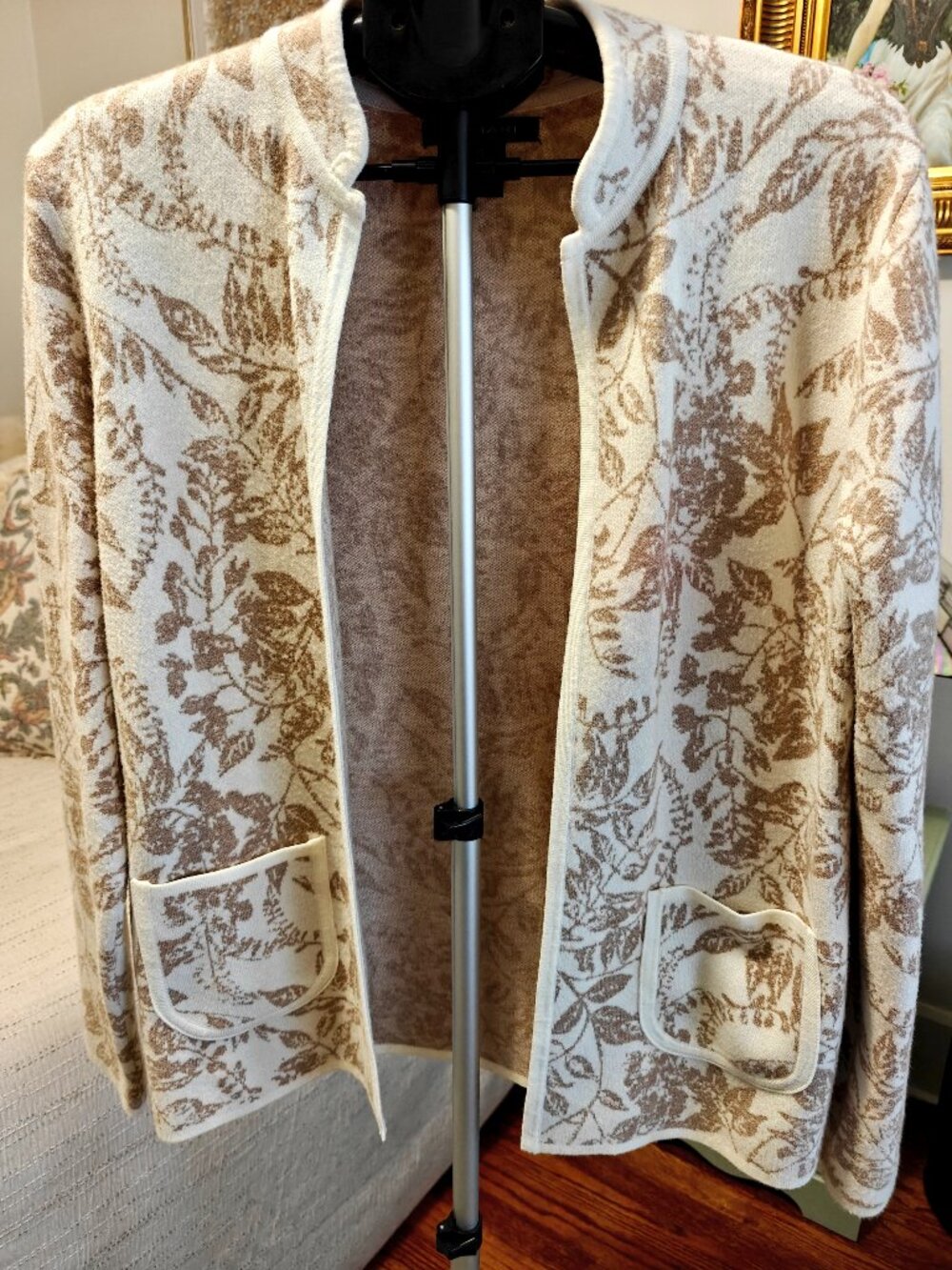 Tahari Cardigan Size Medium